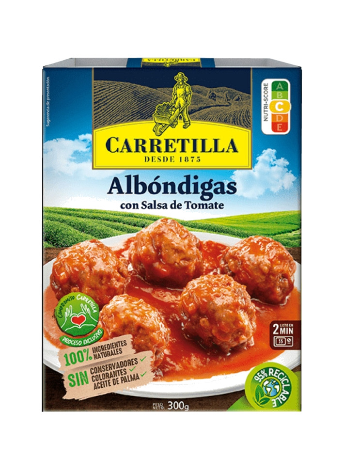 plato preparado de albóndigas con salsa de tomate