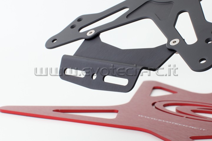 supporto catadiottro portatarga evotech con inclinazione 30°