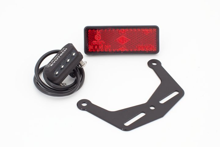 kit accesorios porta matrícula evotech - luz de matrícula led, soporte de catadióptrico y catadióptrico homologado