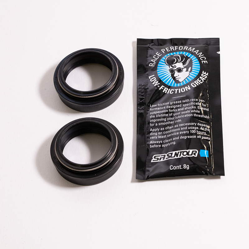 kit retenes y guardapolvos de horquilla  xcm34/xcr34