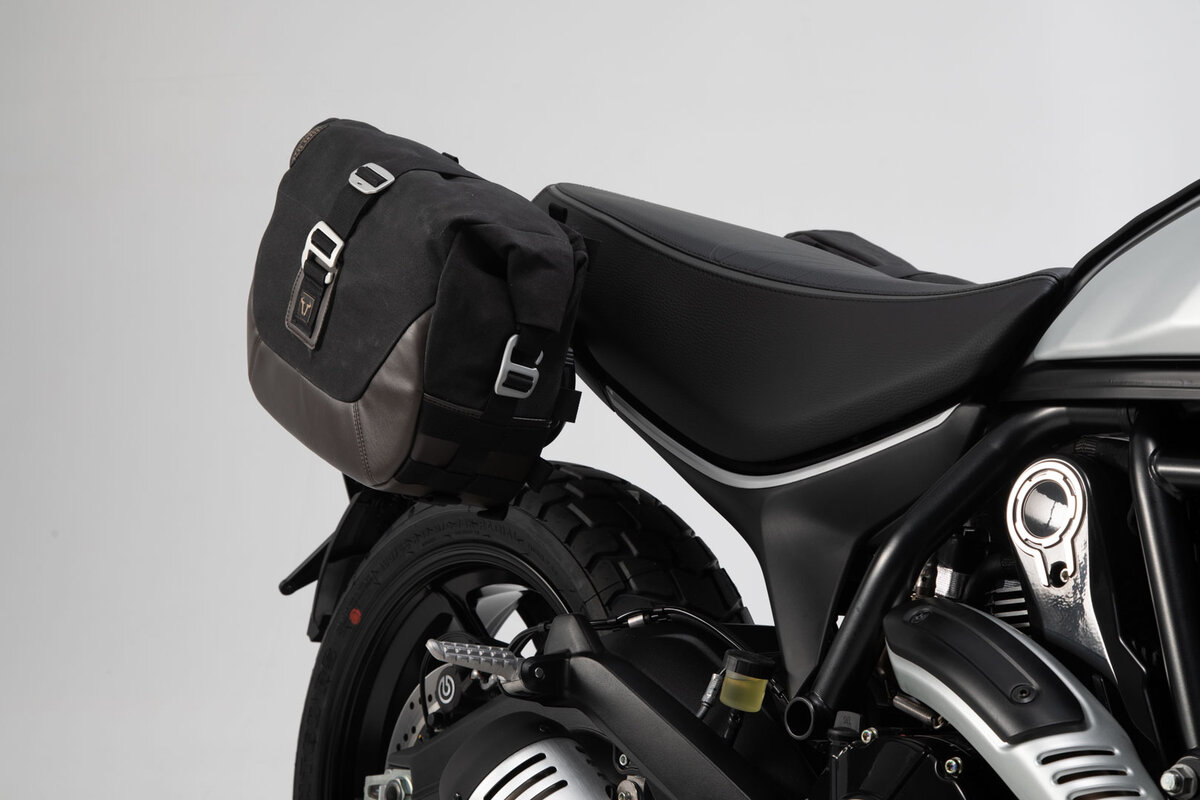 SW-MOTECH Juego bolsas laterales + soportes LEGEND GEAR LC1 / LC2 BLACK EDITION - Bild 13 von 14