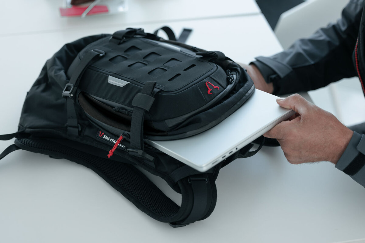 SW-MOTECH Mochila PRO COSMO 16L - Imagen 16 de 16