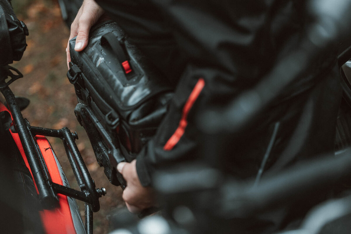 Bolsa con placa adaptadora derecha para soporte lateral SYSBAG WP S 12-16L - Imagen 11 de 16