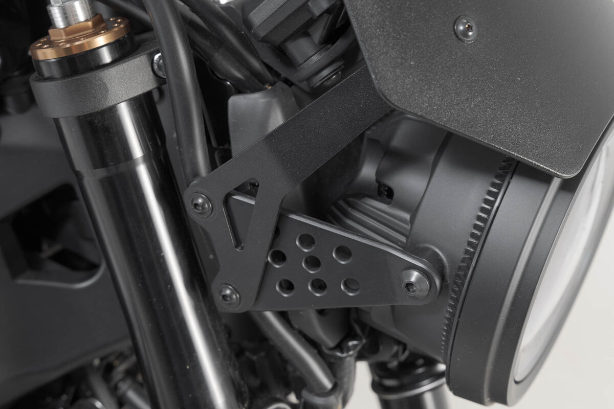 SW-MOTECH motorcycle windshield compatible with compatible with YAMAHA XSR900 (2 - Picture 9 of 10