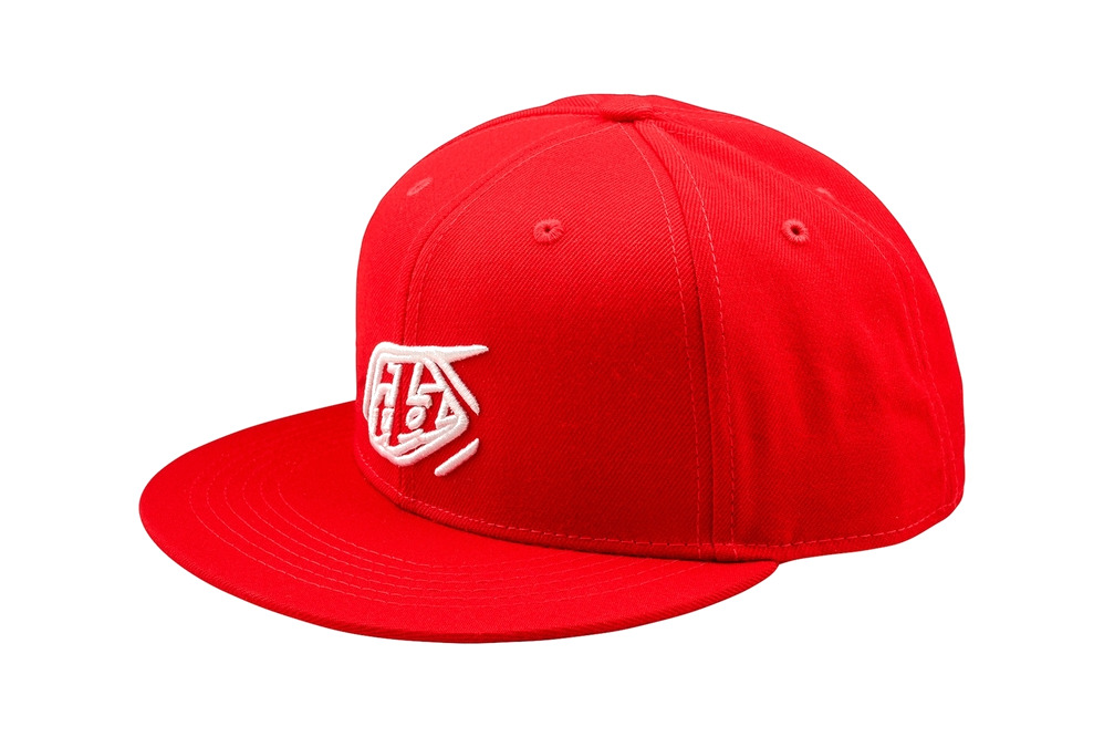 gorra flat bill snapback badge
